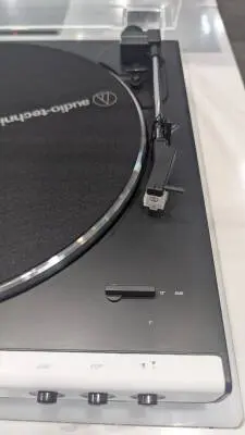 Audio-Technica - ATLP60XBT-WH 2
